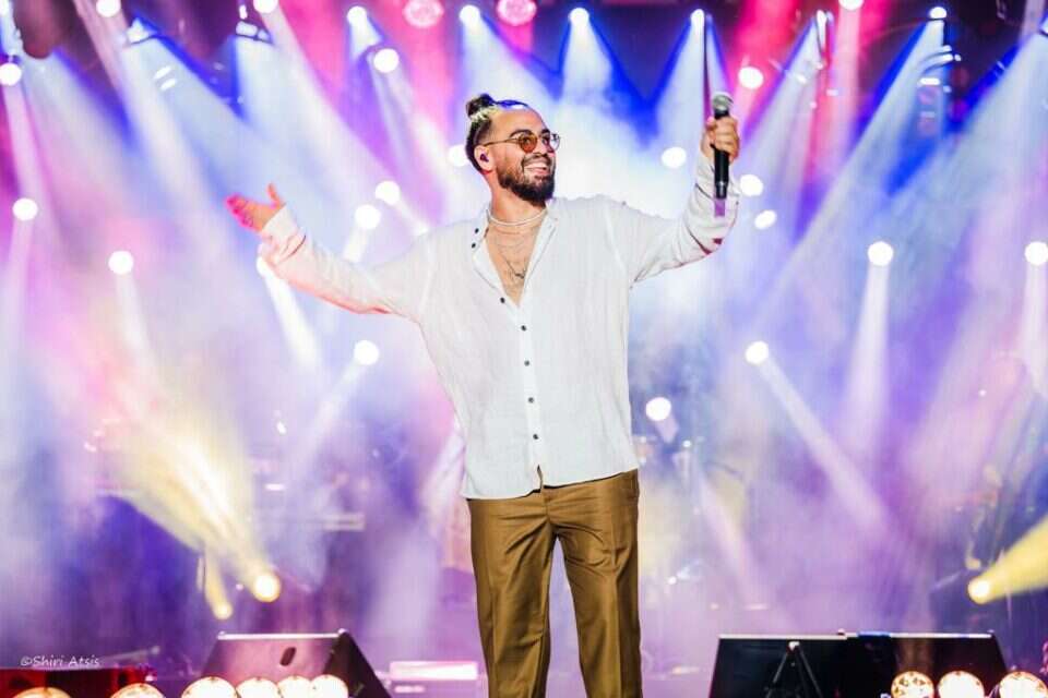 בניה ברבי בהופעה. סיפק את הסחורה , שירי עציץ