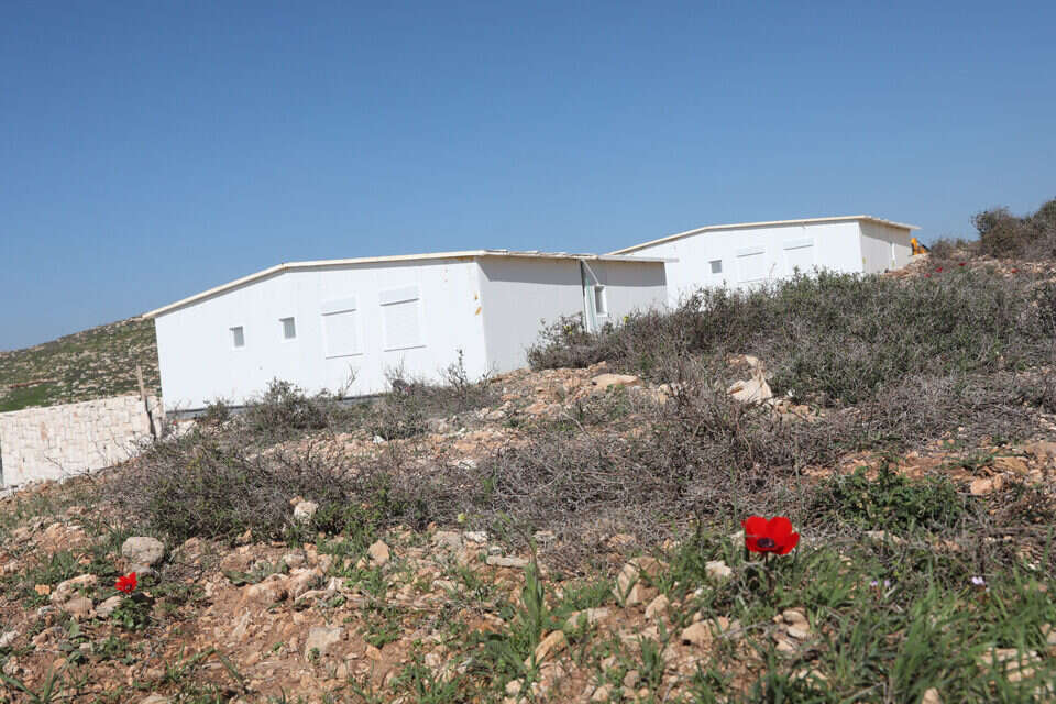 בתי היישוב עמיחי , צחי מרים