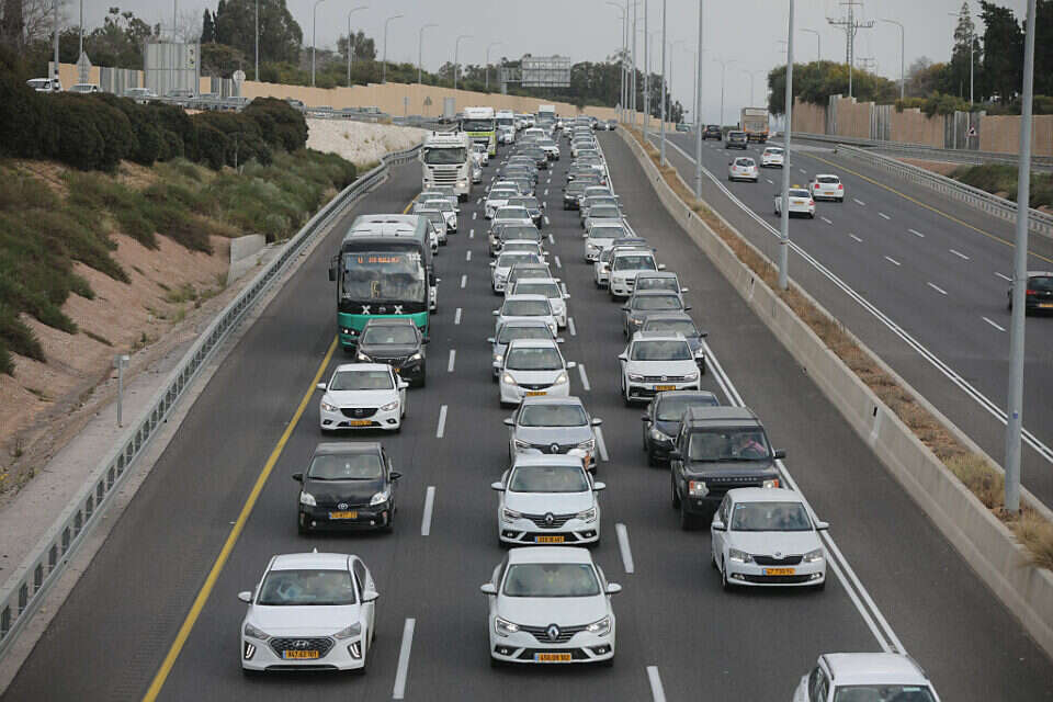 פקק על כביש החוף , .