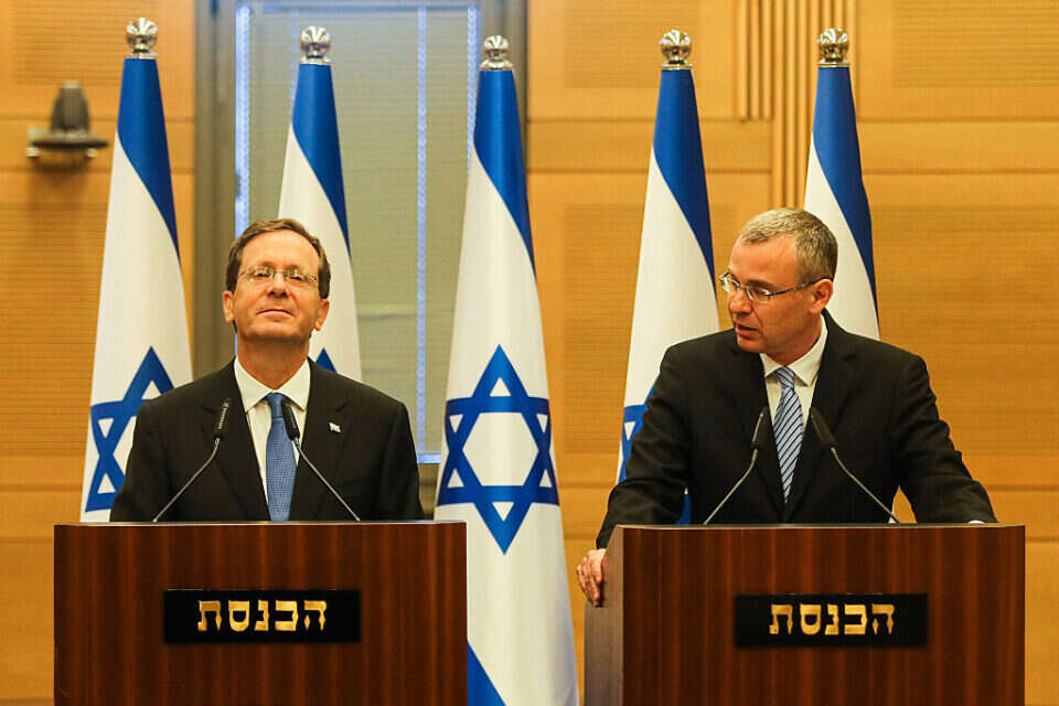 יריב לוין ויצחק (בוז'י) הרצוג, א ,