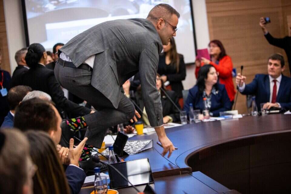 סערה בוועדת החוקה , אורן בן חקון