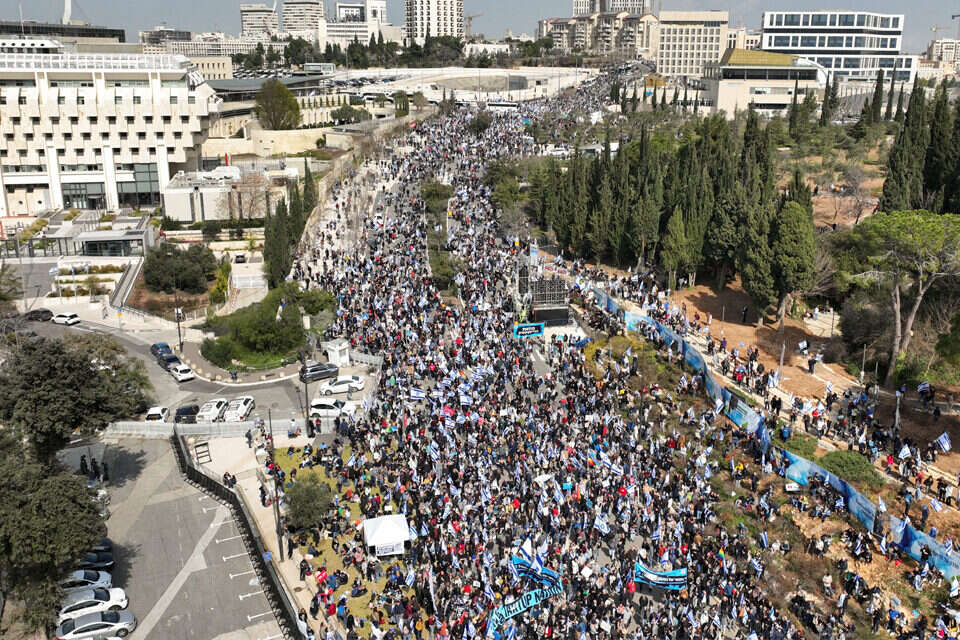 הפגנה שלא הגיעה לקתרזיס המיוחל. המפגינים בבירה // צילום: רויטרס
