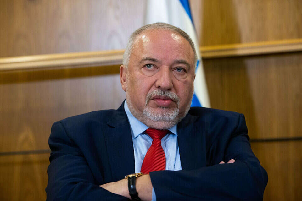 ליברמן , אורן בן חקון