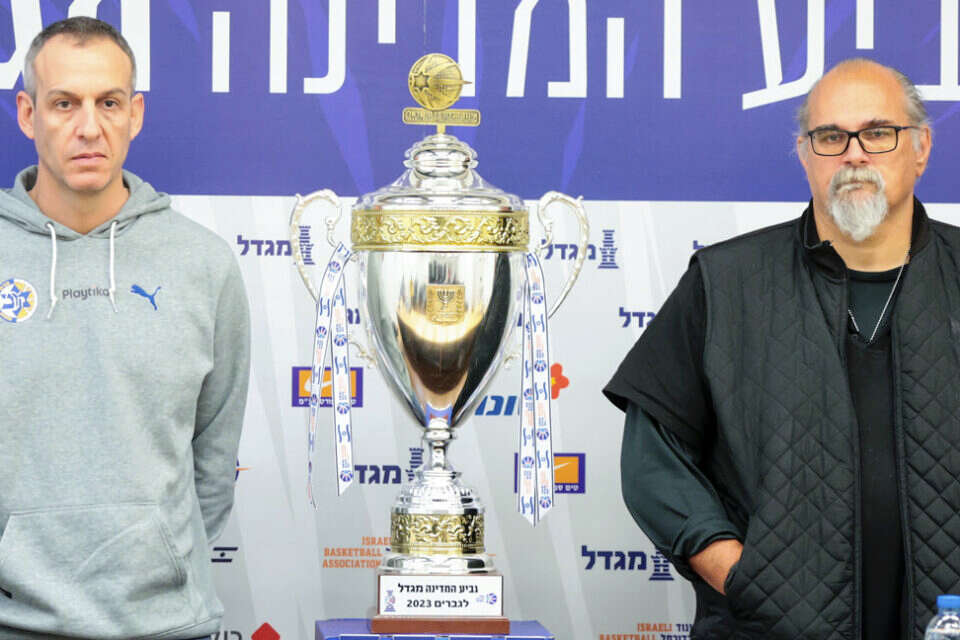 דז'יקיץ' וקטש במסיבת העיתונאים , אלן שיבר