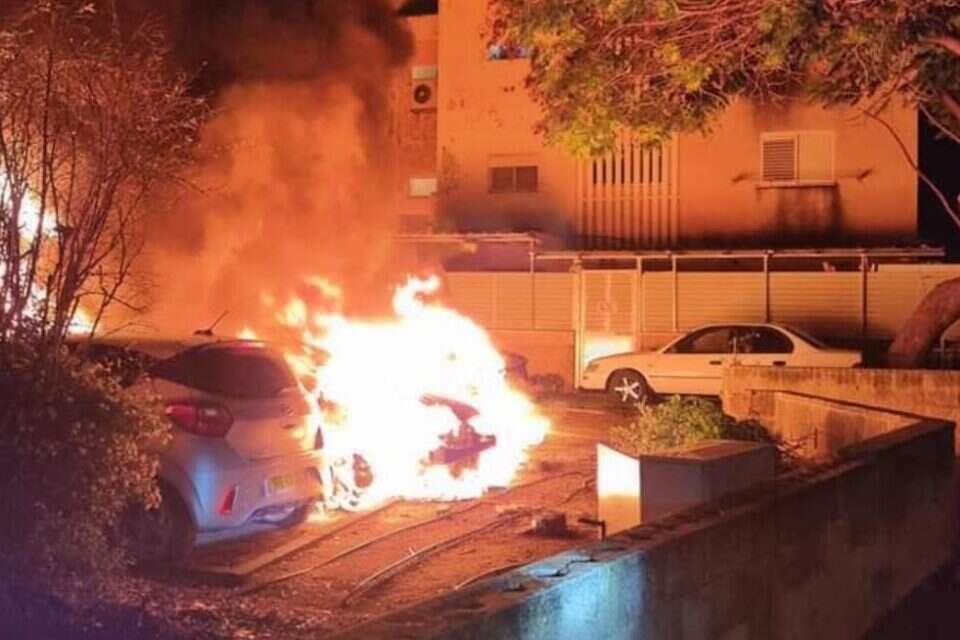 התושבים מודאגים. רכב עולה באש באור עקיבא , קבוצת קהילת אור עקיבא