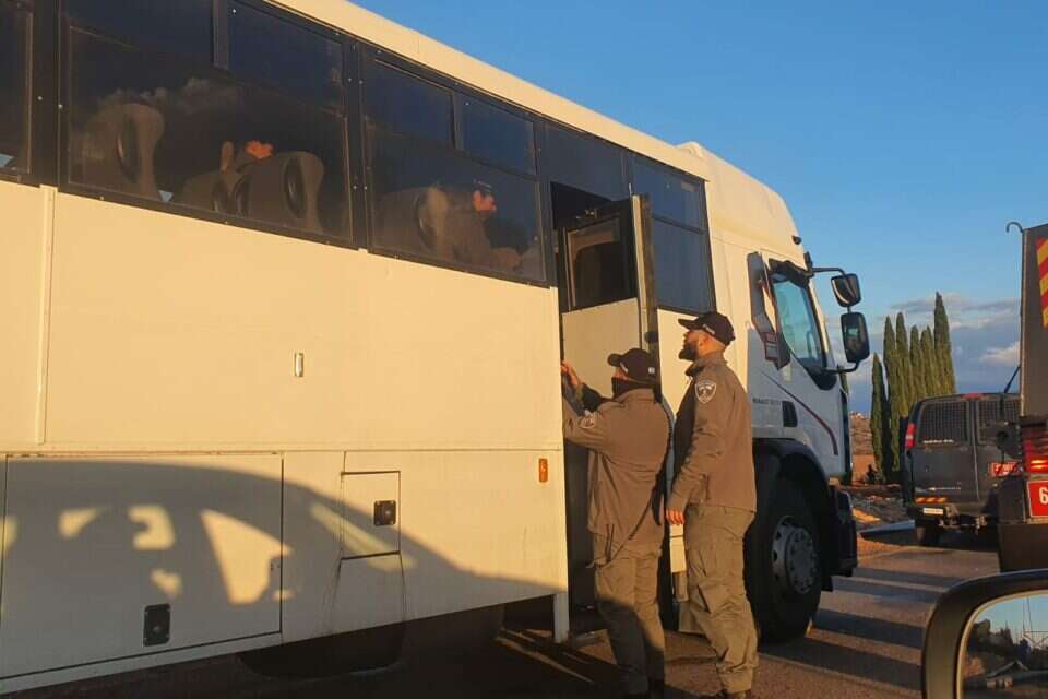 כוחות מג"ב ממשיכים בפינוי ,  ישי פרנק/TPS