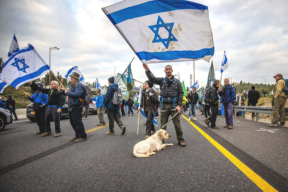 חסימות הפכו למעשה גבורה. מתנגדי הרפורמה חוסמים את כביש 1