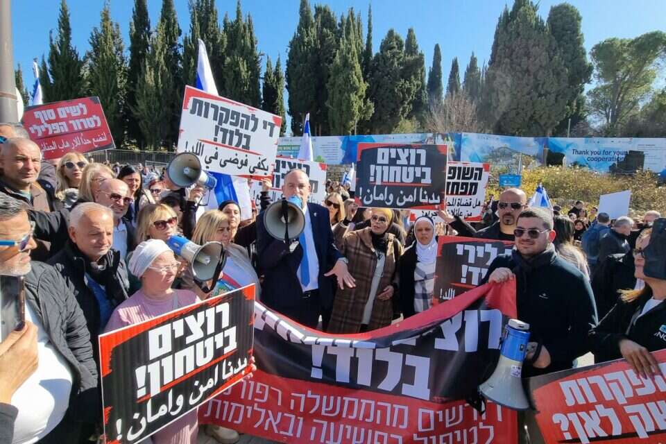 תושבי לוד מפגינים מחוץ לכנסת , דוברות עיריית לוד
