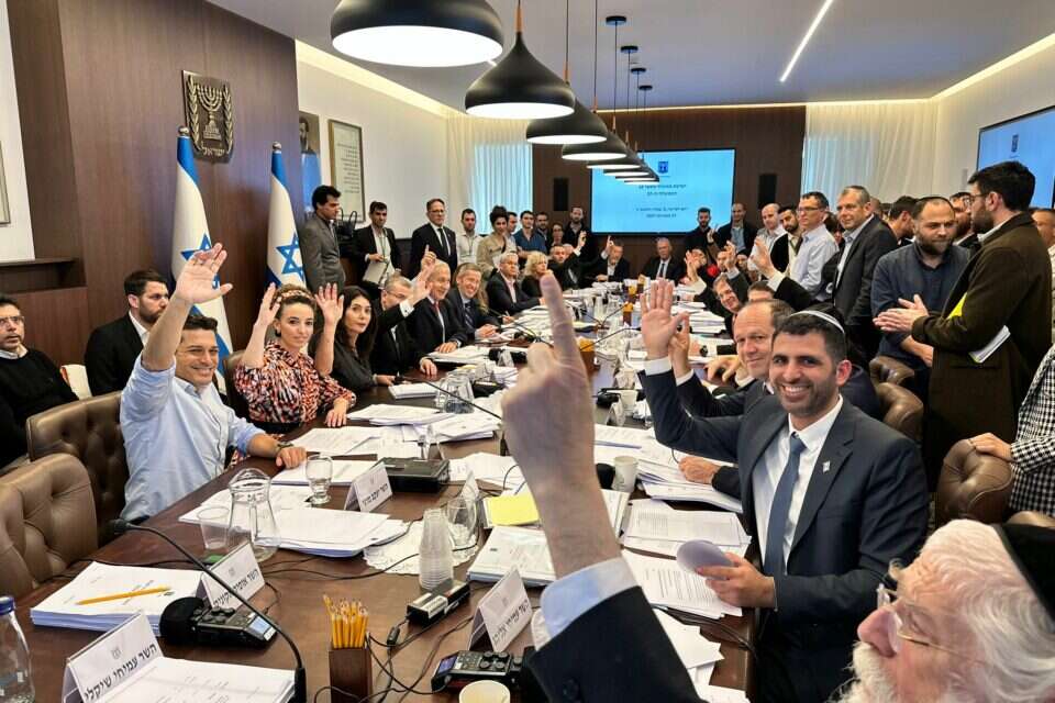 ישיבת הממשלה  , ללא קרדיט
