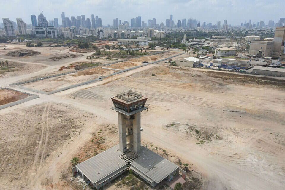 ההתחייבות קיבלה דין. שדה דב לאחר הפינוי (ארכיון) , לירון מולדובן