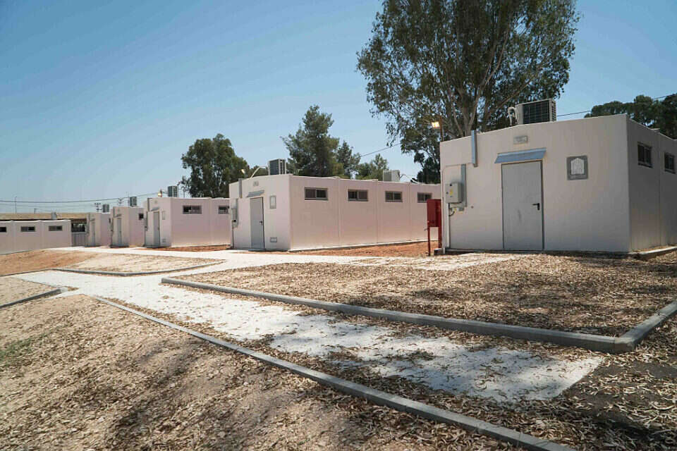 מחנה 80, יושב על קרקע יקרה , דובר צה"ל