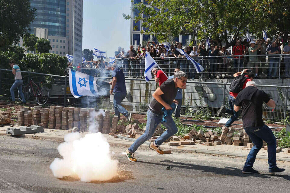 הפגנות בתל אביב , אי.אף.פי