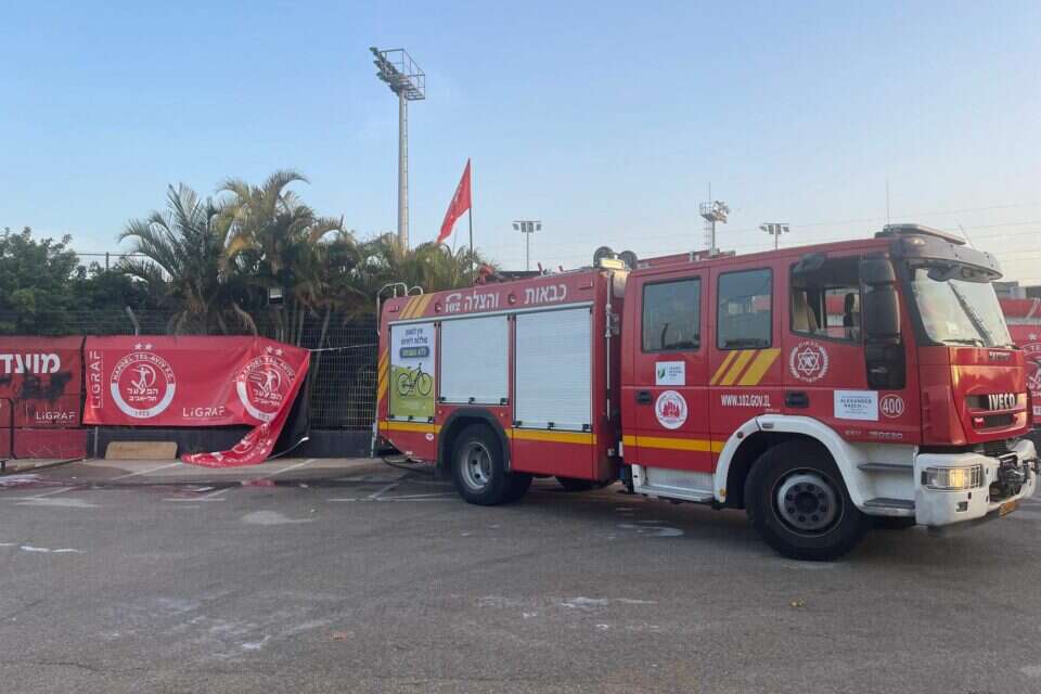 הכבאית מחוץ למתחם חודורוב. לילה ובוקר קשים בהפועל תל אביב ,