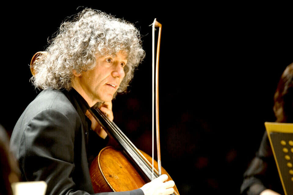 הצ'לן סטיבן איסרליס qq צילום: Satoshi Aoyagi // הצ'לן סטיבן איסרליס ,