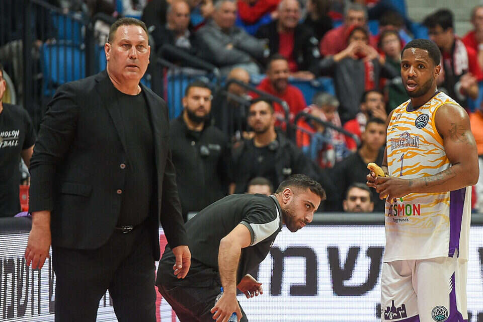 גיא גודס, אתמול בארנה. שינויים בסגל , ברני ארדוב