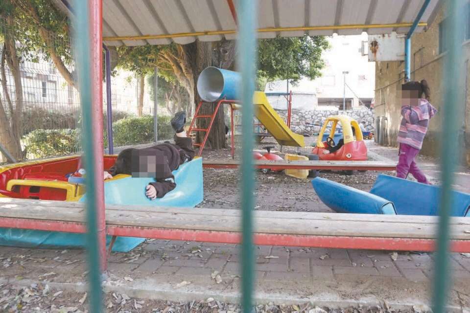 "לקיים שמירה בתורנות" // צילום: יהושע יוסף // "לקיים שמירה בתורנות: ,