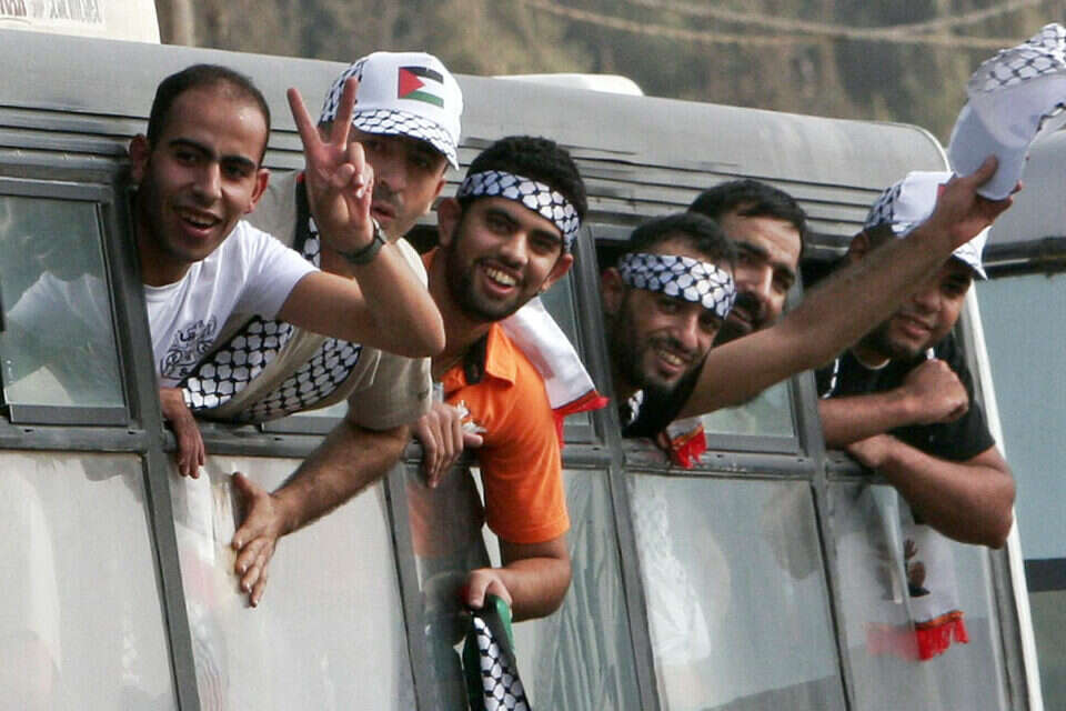צילום: אי.פי // אסירים שעונשם קוצר בדרכם לרמאללה , 