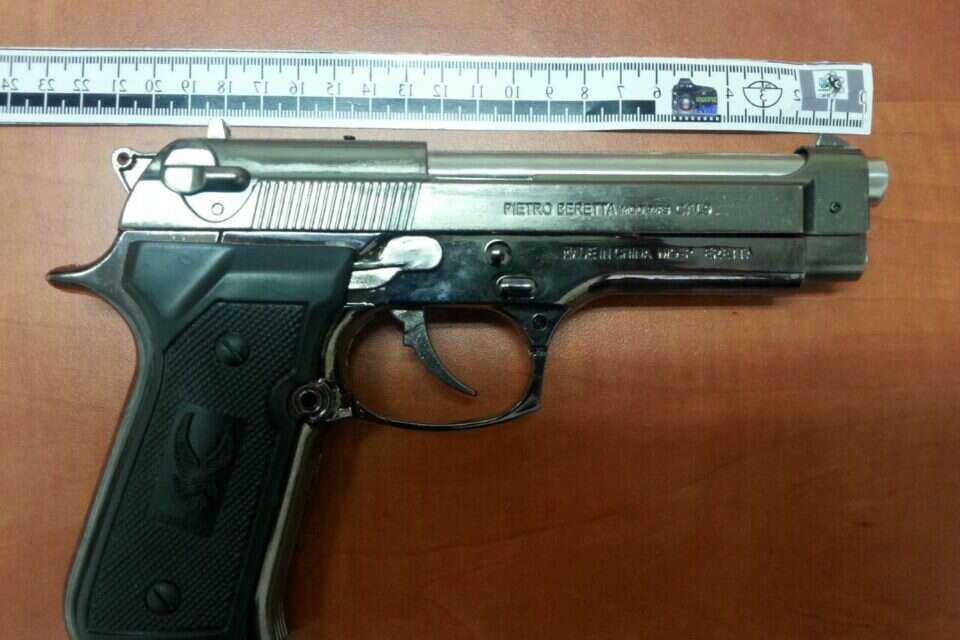 צילום: דוברות משטרת ירושלים // אקדח הדמה , 