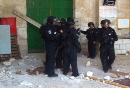 Temple Mount riot foiled after police storm Al-Aqsa mosque