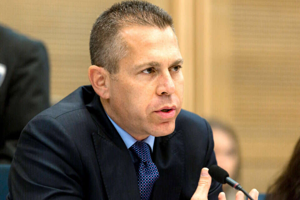 נטש את הדיון בסוגייה הפלשתינית בהפגנתיות. ארדן (ארכיון) , דודי ועקנין