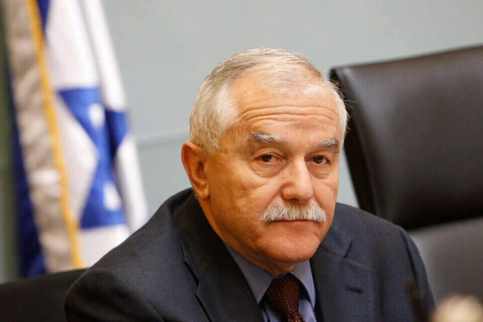שמיר. יתפטר?  //  צילום: קונטקט // שמיר. יתפטר?  , 