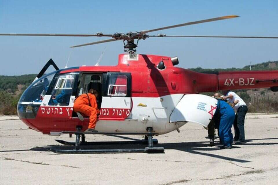 מסוק מד"א מפנה את הקצין שנפגע לביה"ח רמב"ם // צילום: גיל אליהו - ג'יני // מסוק מד"א מפנה את הקצין שנפגע לביה"ח רמב"ם ,
