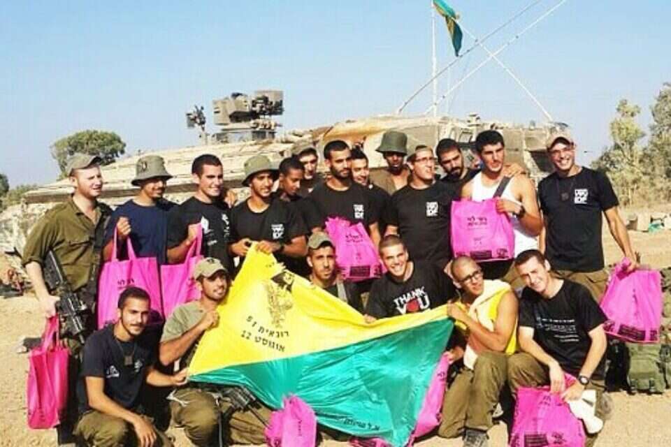 לוחמים עם חבילות השי, אתמול בגבול עזה // לוחמים עם חבילות השי, אתמול בגבול עזה ,