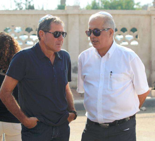 לוזון וגוטמן בהלוויה