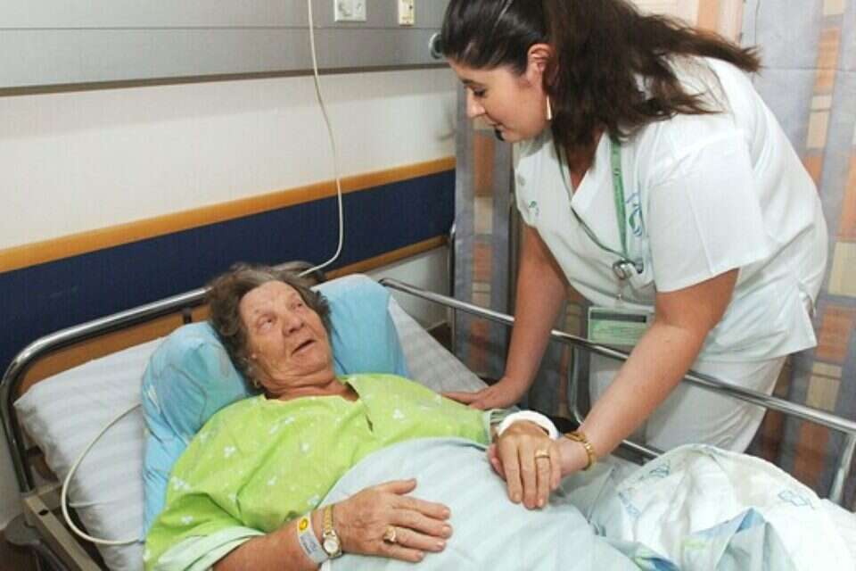רחמילוב (86) בבית החולים  //  צילום: דודו גרינשפן // רחמילוב (86) בבית החולים , 