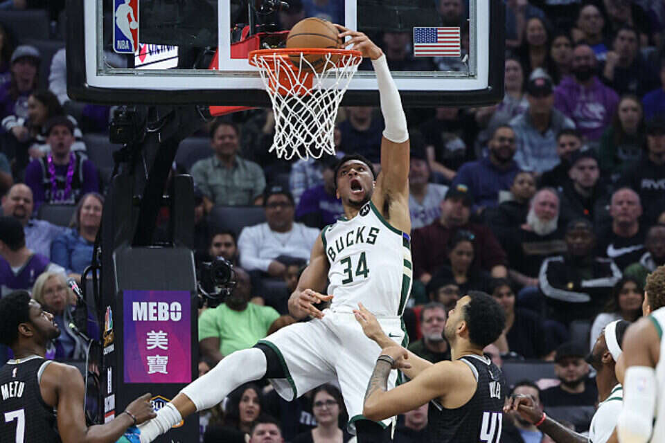 יאניס עם עוד ערב משוגע , USA TODAY Sports