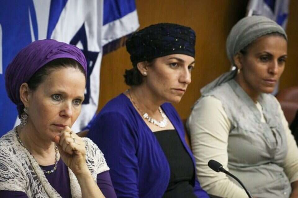 איריס יפרח, בת־גלים שער ורחל פרנקל, אתמול // צילום: קונטקט // איריס יפרח, בת־גלים שער ורחל פרנקל, אתמול ,