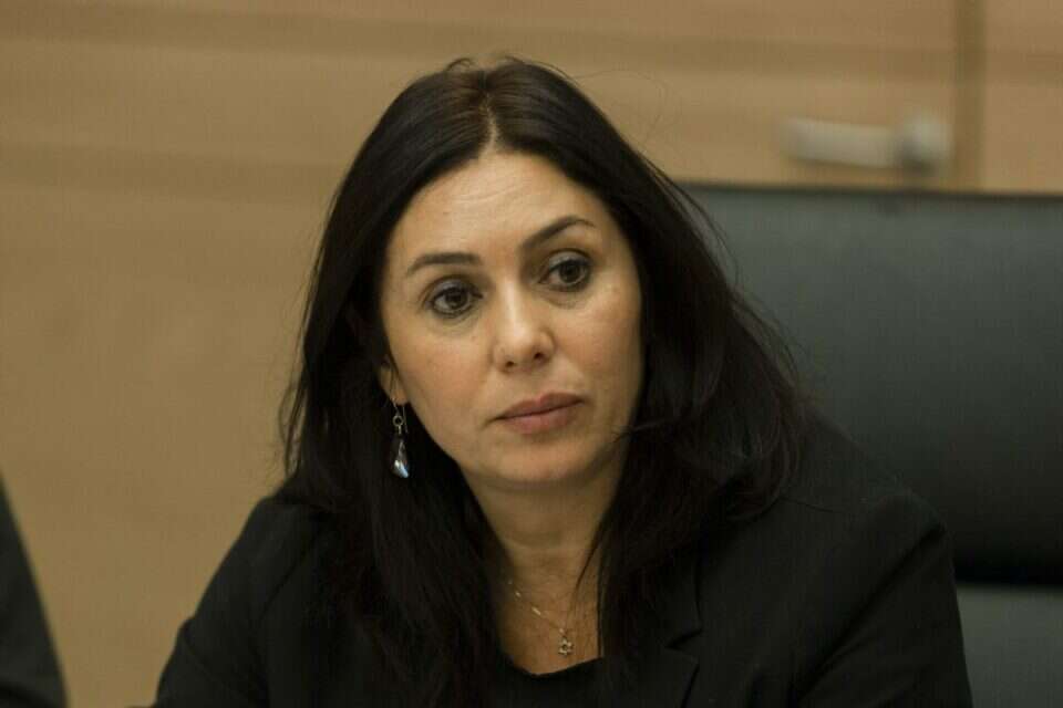 מירי רגב , דודי ועקנין