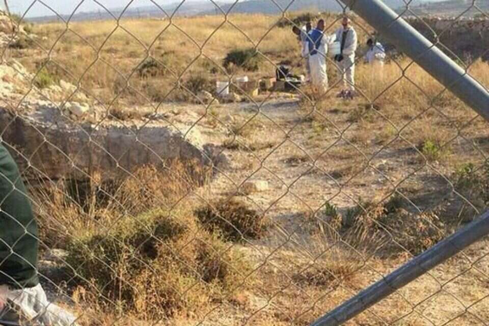 השדה שבו אותרו הגופות // השדה שבו אותרו הגופות , 