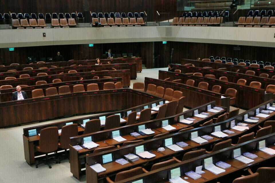 מליאת הכנסת ,  קונטקט