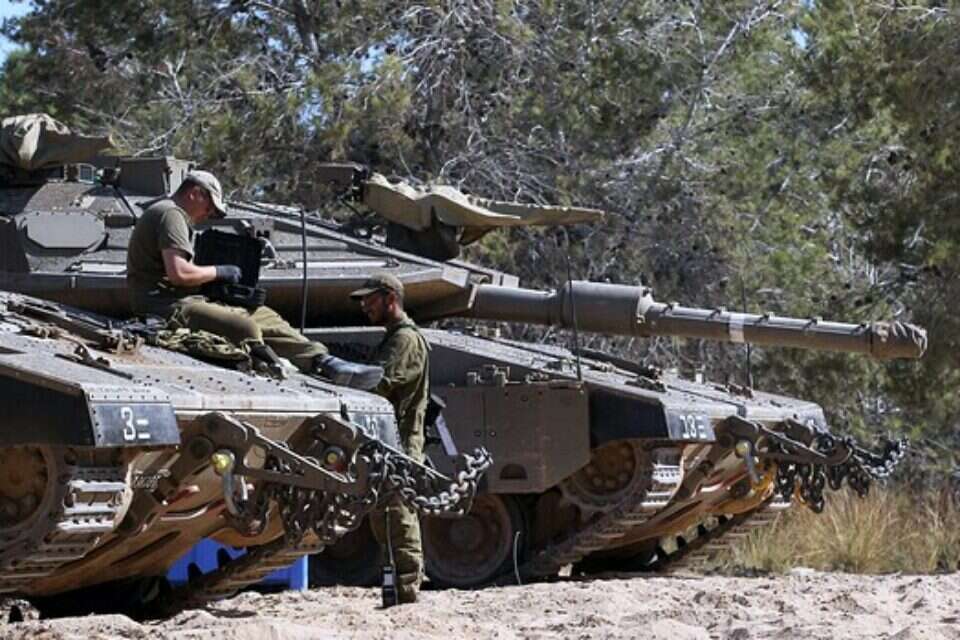 טנקים בגבול עזה, אתמול // צילום: דודו גרינשפן // טנקים בגבול עזה, אתמול ,