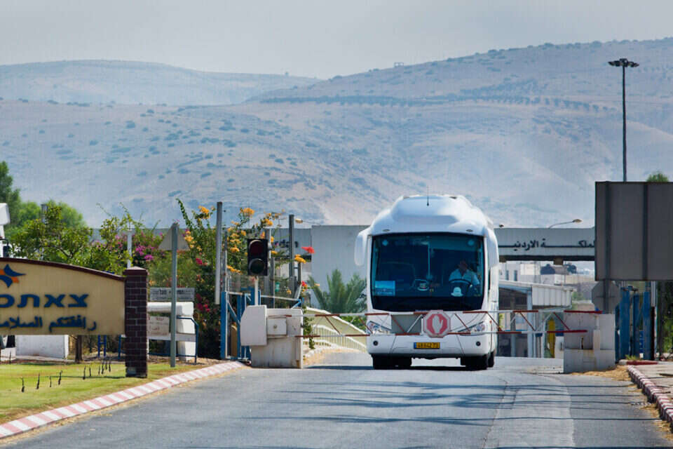 מעבר הגבול לירדן  , משה שי