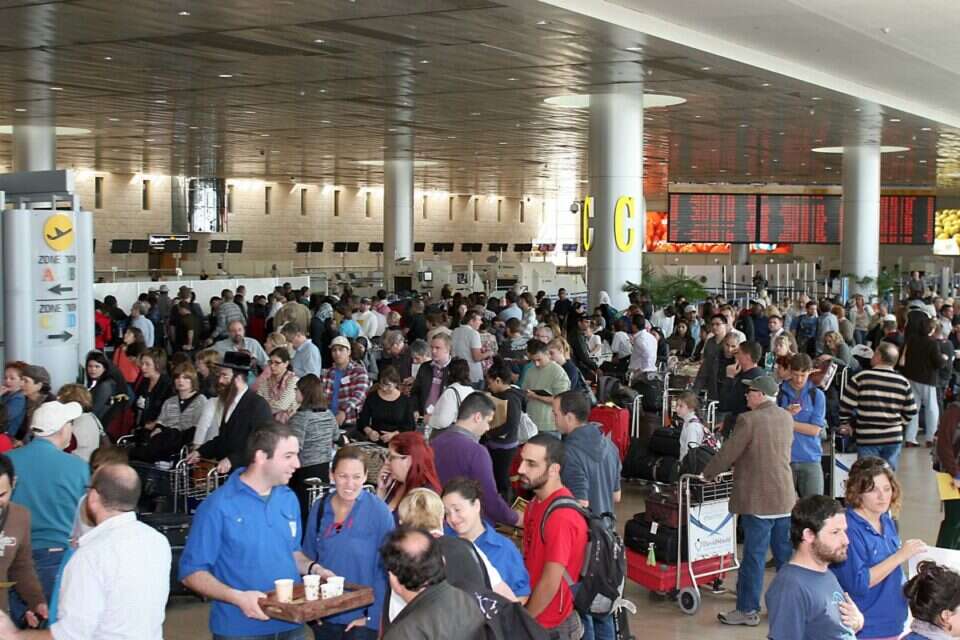 ישראל בהיכל הטיסות היוצאות, נתב"ג (להמחשה) , ללא