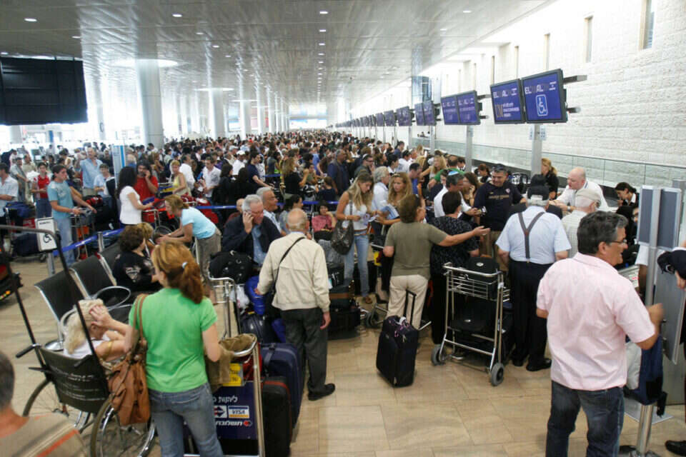 נתב"ג. יותר ממיליון ישראלים ינפשו בפסח בחו"ל צילום: // נתב"ג. יותר ממיליון ישראלים ינפשו בפסח בחו"ל , רוני שיצר