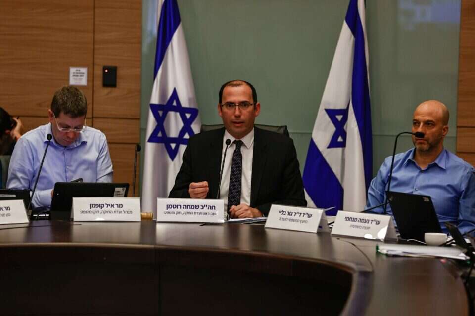 רוטמן בוועדת החוקה. אף סעיף מהרפורמה המשפטית לא יעלה עם חזרתה , אורן בן חקון