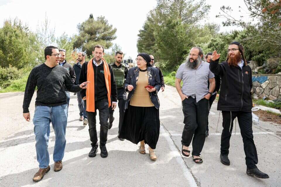 סטרוק, דגן, ומתיישבים נוספים עולים לחומש, ארכיון , נעמה שטרן