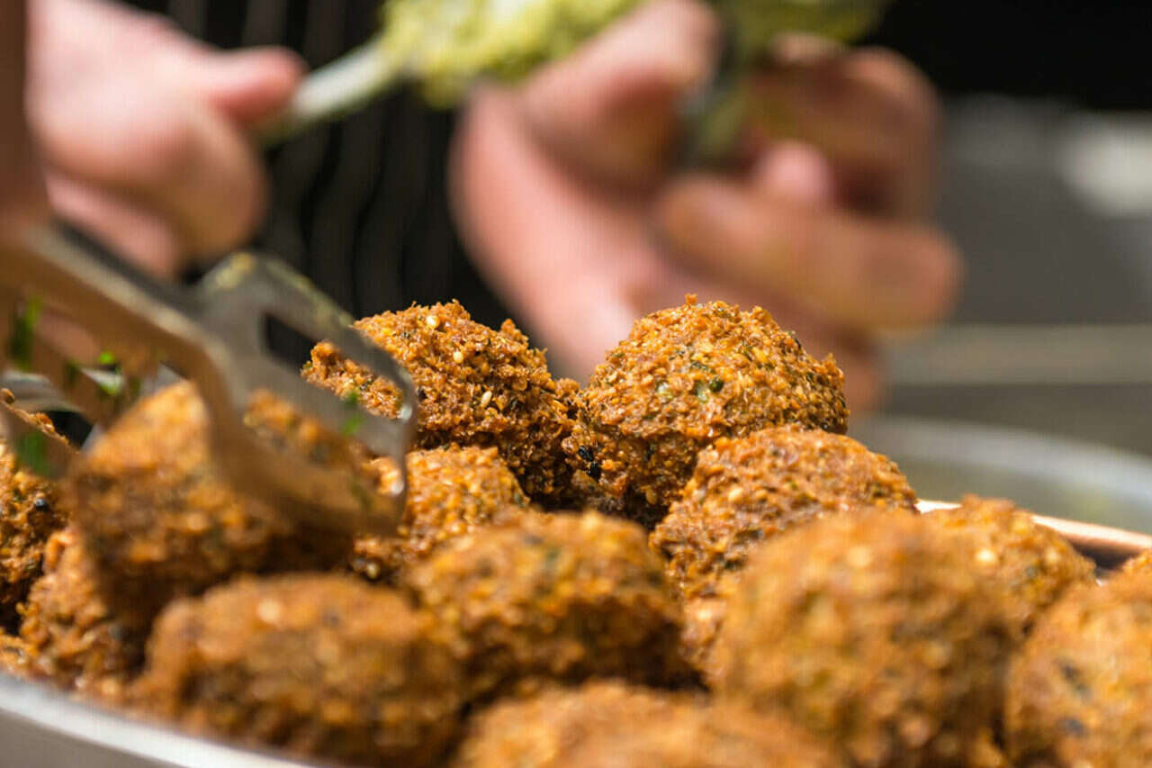 The falafel war: the conflict that shakes an entire city