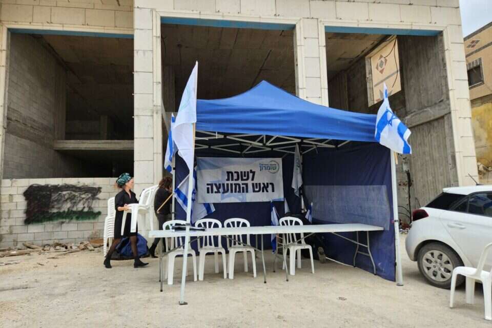הלשכה לאחר שהועברה לחווארה , חנן גרינווד