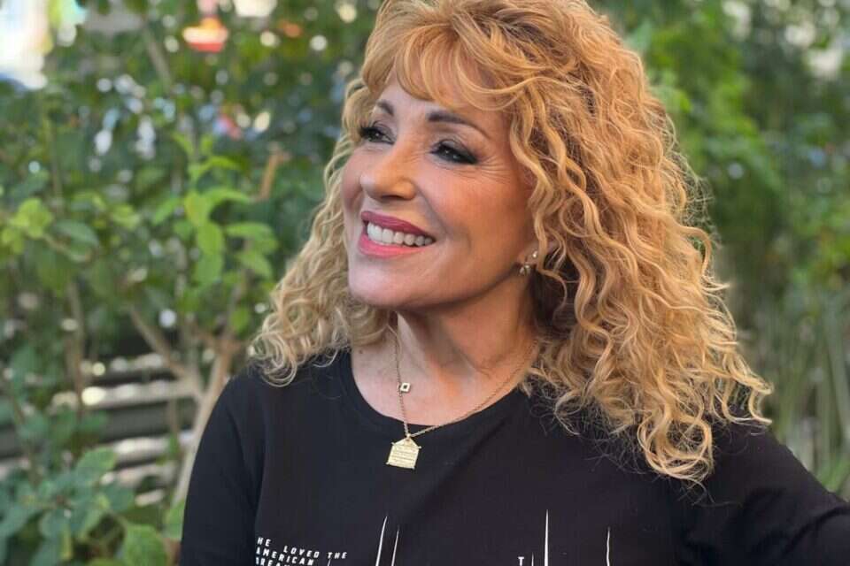 ריקי גל , מתן חליבה