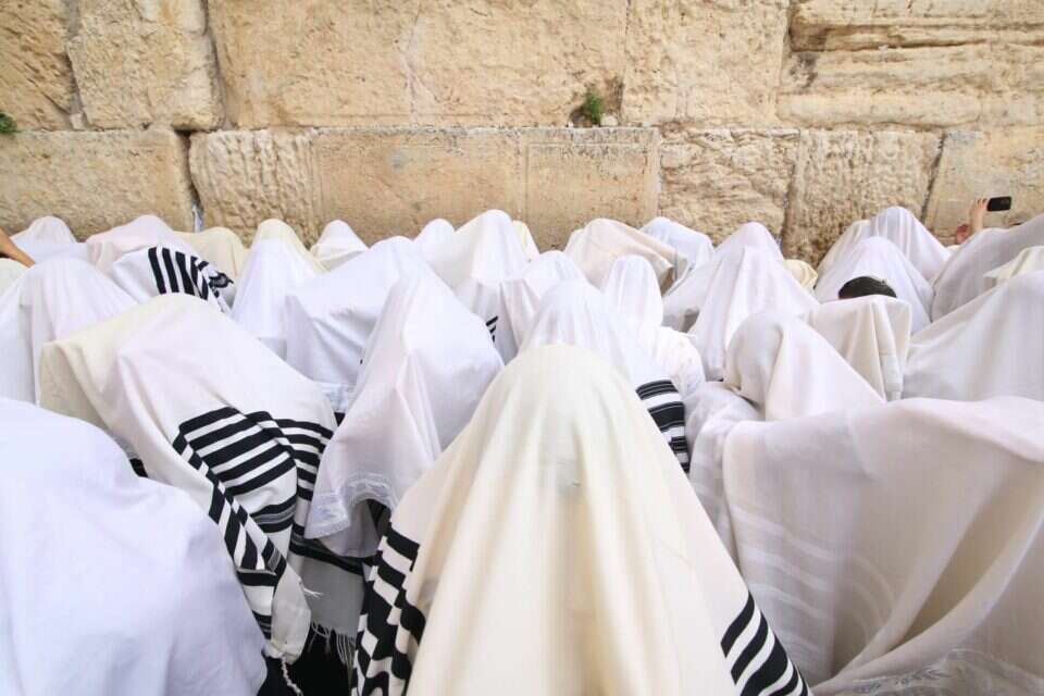 מתפללים בכותל המערבי , ארכיון/הקרן למורשת הכותל המערבי