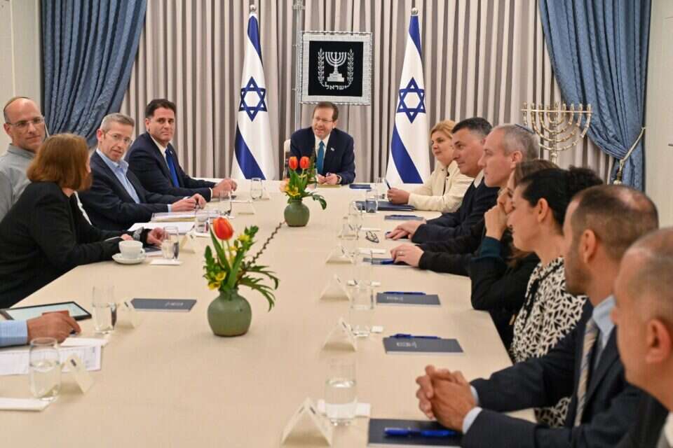 צוות המו"מ בבית הנשיא (ארכיון) , קובי גדעון/ לע״מ