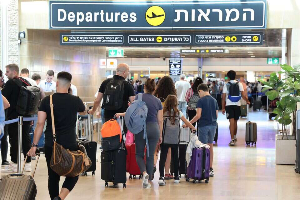 הזכות לבחור צריכה להישאר בידי מי שחיים בישראל. אולם ההמראות בנתב"ג, ארכיון , קוקו