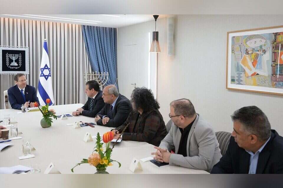 הרצוג עם נציגים מטעם סיעת חד״ש-תע״ל , עמוס בן גרשום/ לע״מ