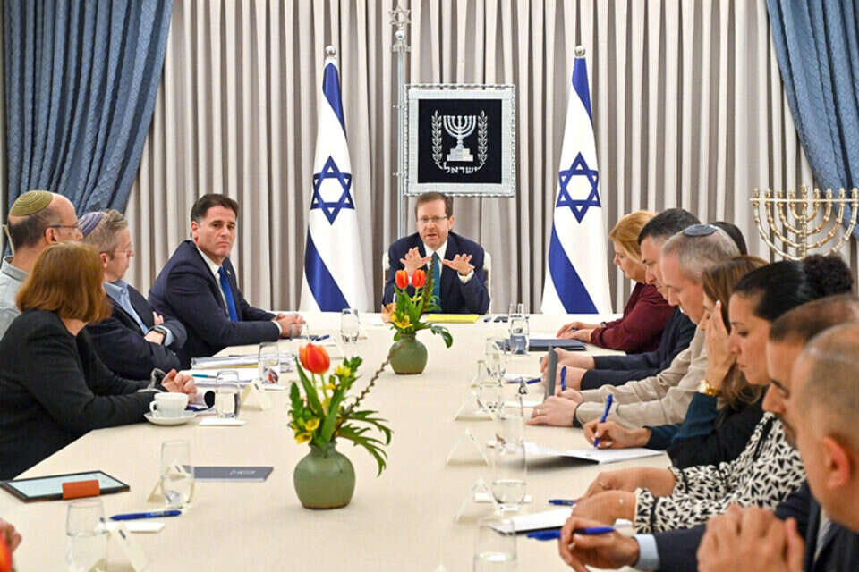 ישיבת הידברות בבית הנשיא (ארכיון) , קובי גדעון לע"מ