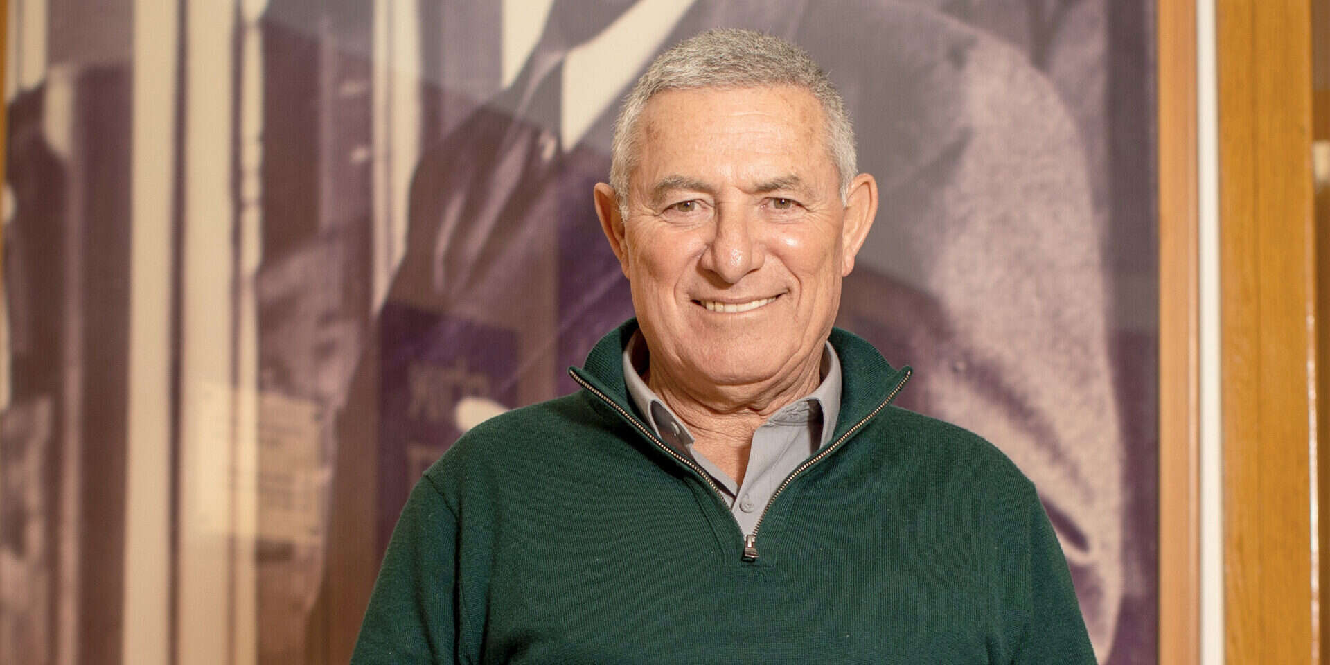 "אצלי אין שני צדדים, יש 
צד אחד - עם ישראל". אלמוג , אורן בן חקון