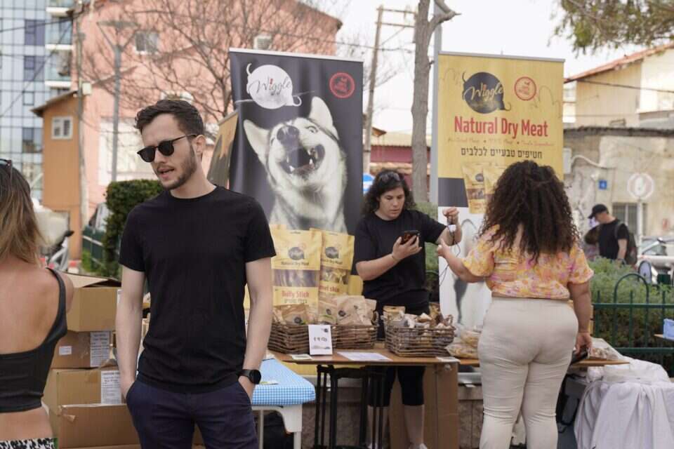 יון תומרקין אירוע אימוץ כלבים בנווה צדק , נטשה סברדלו